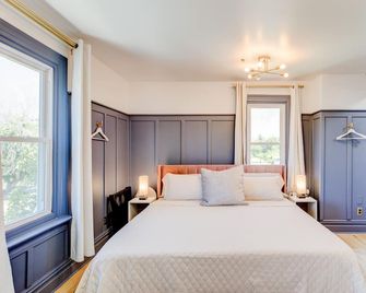 Suite 11 | Historic Art City Inn - Springville - Schlafzimmer