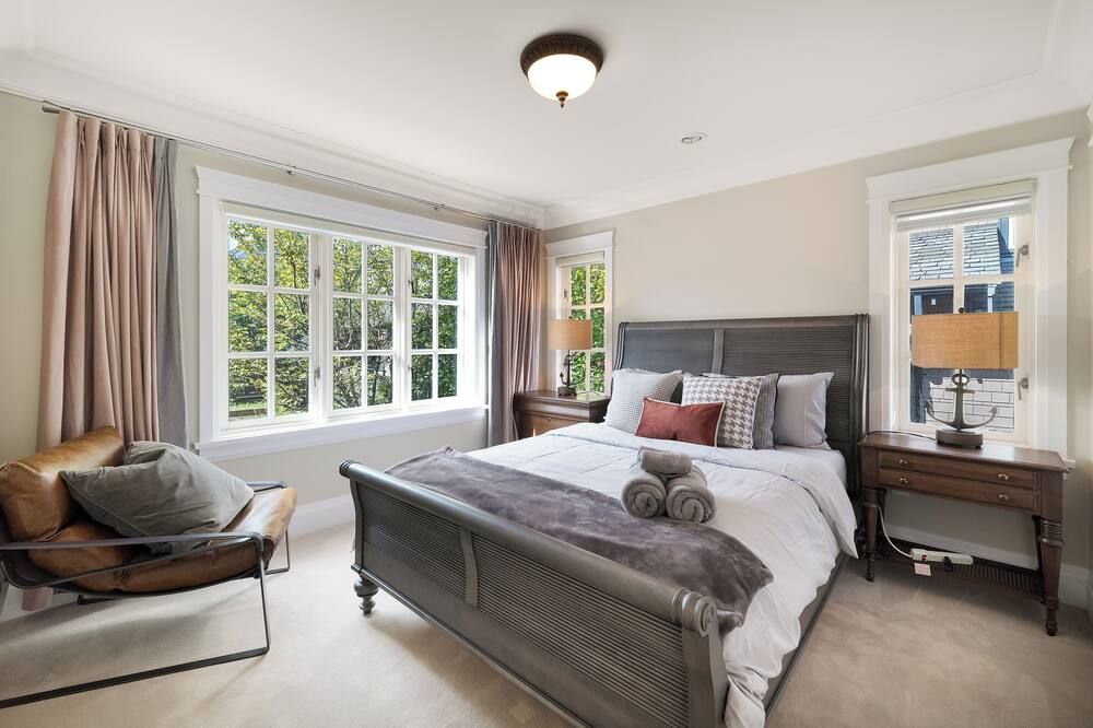 Luxury 4 beds Ocean-View house at Point Greg - ונקובר - חדר שינה