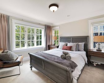 Luxury 4 beds Ocean-View house at Point Greg - ונקובר - חדר שינה