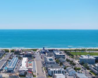 Desert Sand Resort - Avalon