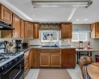 kyacks and canoes can tie up in Backyard if you come in from the River - Alexandria Bay - Kitchen
