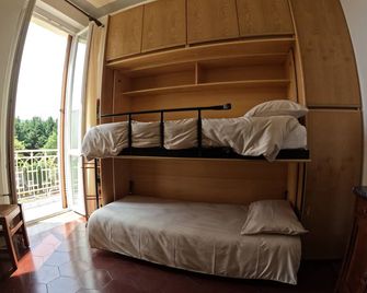 Casa Saracco: an art nouveau residence surrounded by greenery - Canelli - Bedroom