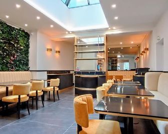 أوتل ماجستيك - بوردو - مطعم