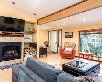 3 Min Walk to River Pets Kids - Tomales - Living room
