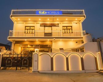Fabhotel Awadh Inn - Ayodhya - Building