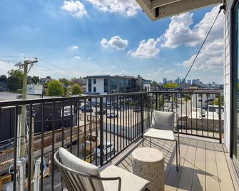 The Carter by AvantStay Spacious Stay Near Downtown - Nashville - Balkon