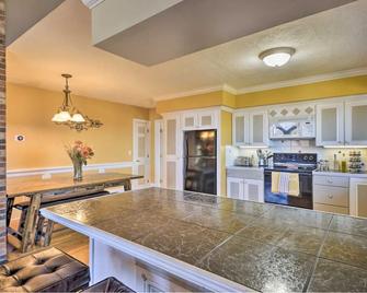 Hilltop Retreat & Spa - Tully - Cocina