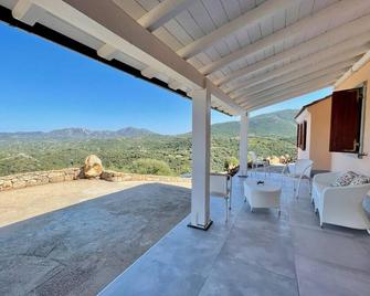 Villa Fiori con Piscina by Wonderful Italy - Olbia - Binnenhof
