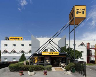 Hotelf1 Saint Dié Des Vosges - Saint-Dié-des-Vosges - Budova