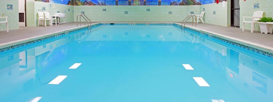 Holiday Inn Express Stony Brook-Long Island - Centereach - Pool