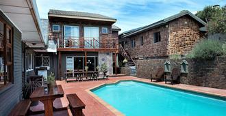 Lungile Backpackers Lodge - Port Elizabeth - Bể bơi