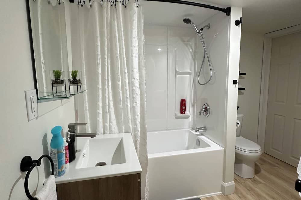 Cozy Private Bachelor Unit King Size bed - Riverview - Ванна кімната