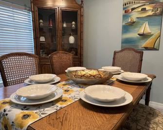 Spacious House near Downtown Deland - DeLand - Dining room