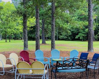 Lunas Flat 145 :Spotless, Sweet, Cozy & Comfy. Just renovated. - Aiken - Patio