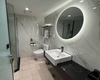 Hub Hotel Xintai - Taishan District - Bathroom