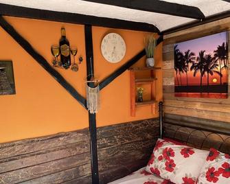 The Paddock - Sleeping 2 - B & B Yarm double bed en suite \/fridge\/microwave - Yarm - Bedroom