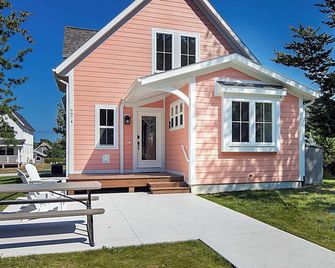 Coho Cottage, Village Of Empire MI, Steps From Sbd - Empire