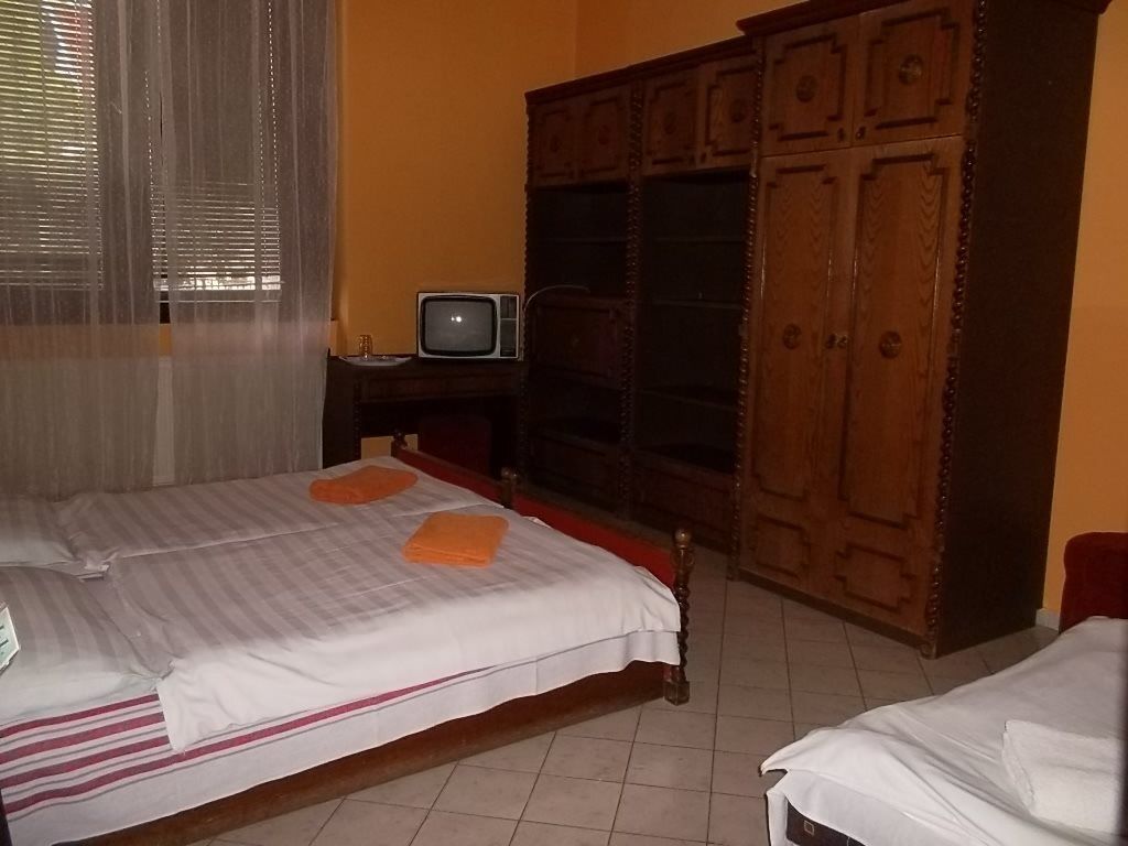 هوتل بالوتا - بودابست - غرفة نوم