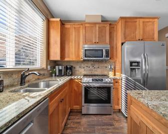 Crescent Bar 4/Bd 3/Ba House! Close To Gorge Concerts, Wine Tasting & River! - Quincy - Küche