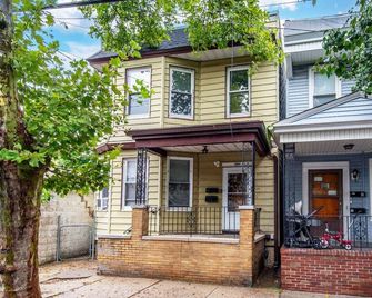 Happiness in Harrison - Harrison - Building