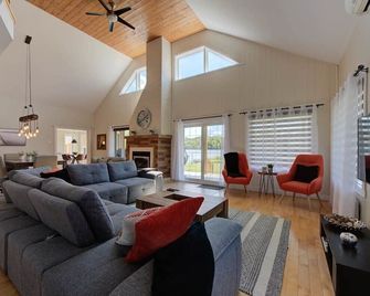 Au Bord du St-Maurice navigable river spa and ski - Grandes-Piles - Huiskamer