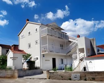 Apartment Jadro - Supetar - Budova
