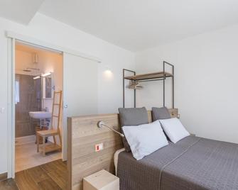 Insula Felix - Deluxe Double or Twin Room With Lake View - Moniga del Garda - Bedroom