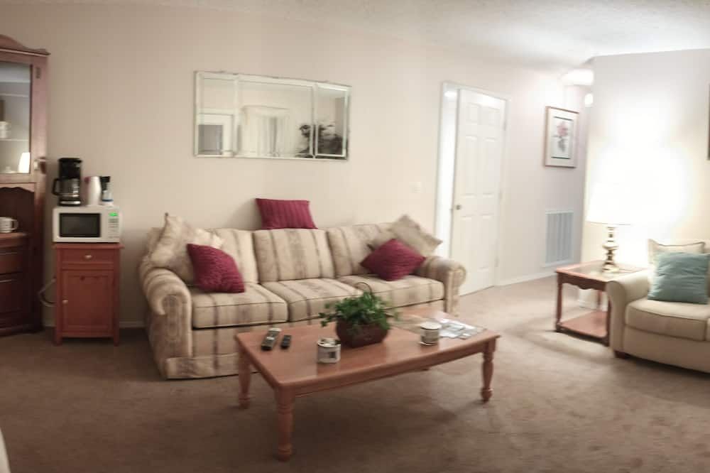 Lakefront Condo/Apartment On Beautiful Segovia Lake! - הוט ספרינגס - סלון