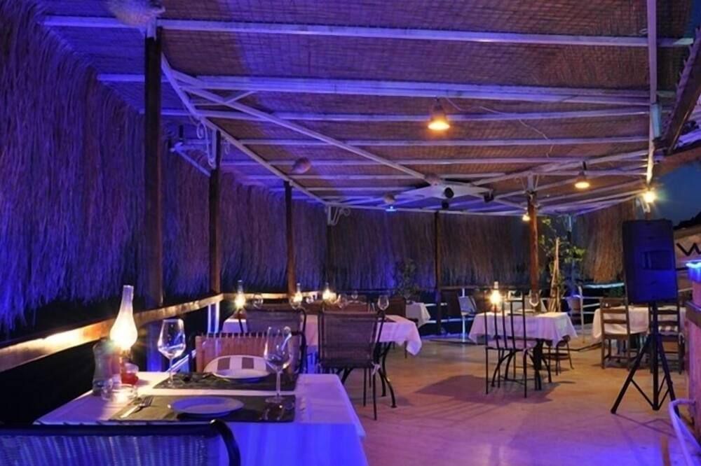 كاريتا هوتل