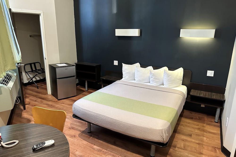 فندق Feather Factory