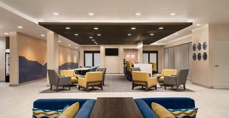 La Quinta Inn & Suites by Wyndham Clovis CA - Clovis - Lounge