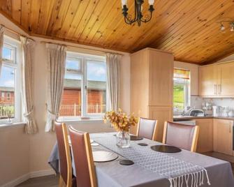 Chalet Loch Side Lodge 5 by Interhome - Kinross - Essbereich