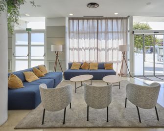 Travelodge Madrid Coslada Aeropuerto - Madryt - Lobby