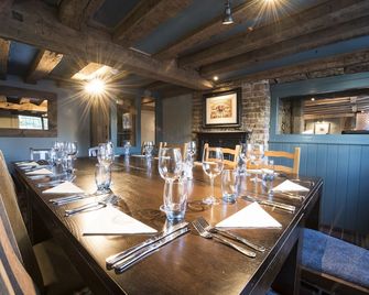 The Ostrich Inn - סלאו - מסעדה