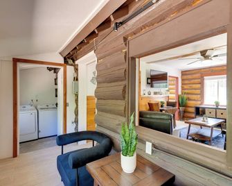 Hike, Bike and Explore Woodsy Retreat in Mt Laguna! - Mt Laguna - Living room