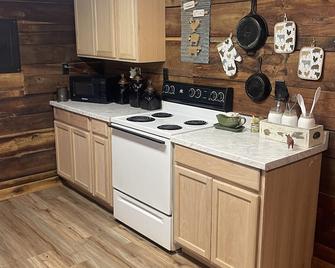 Mine Lick Creek Resort 128 - Baxter - Kitchen