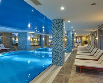 Sunis Evren Beach Resort Hotel & Spa - Side - Alberca
