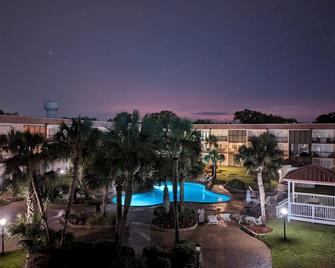 Biloxi Bliss: Holiday Getaway is calling! - Biloxi - Pool