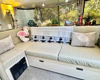 Airstream in Wine Country Hot Tub Extra Cost - Orrtanna