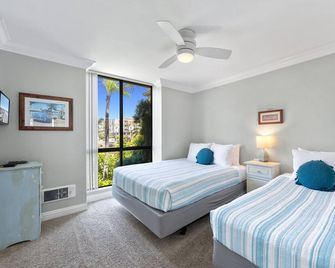 D18 - Bradley Beachfront - Oceanside - Bedroom