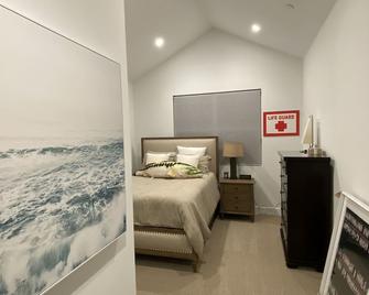 Room for Rent- Brand New Farmhouse Design (Owner Occupied) - Costa Mesa - Bedroom
