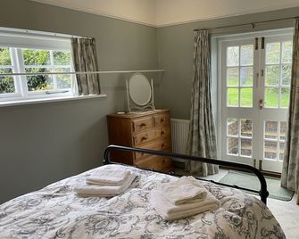 Delightful pet-friendly oast with enclosed garden on Kent/Sussex border near Rye - Tenterden - Schlafzimmer