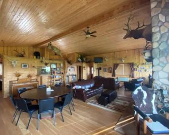 Fiddleback Lodge and Cabins - Meeteetse - Comedor