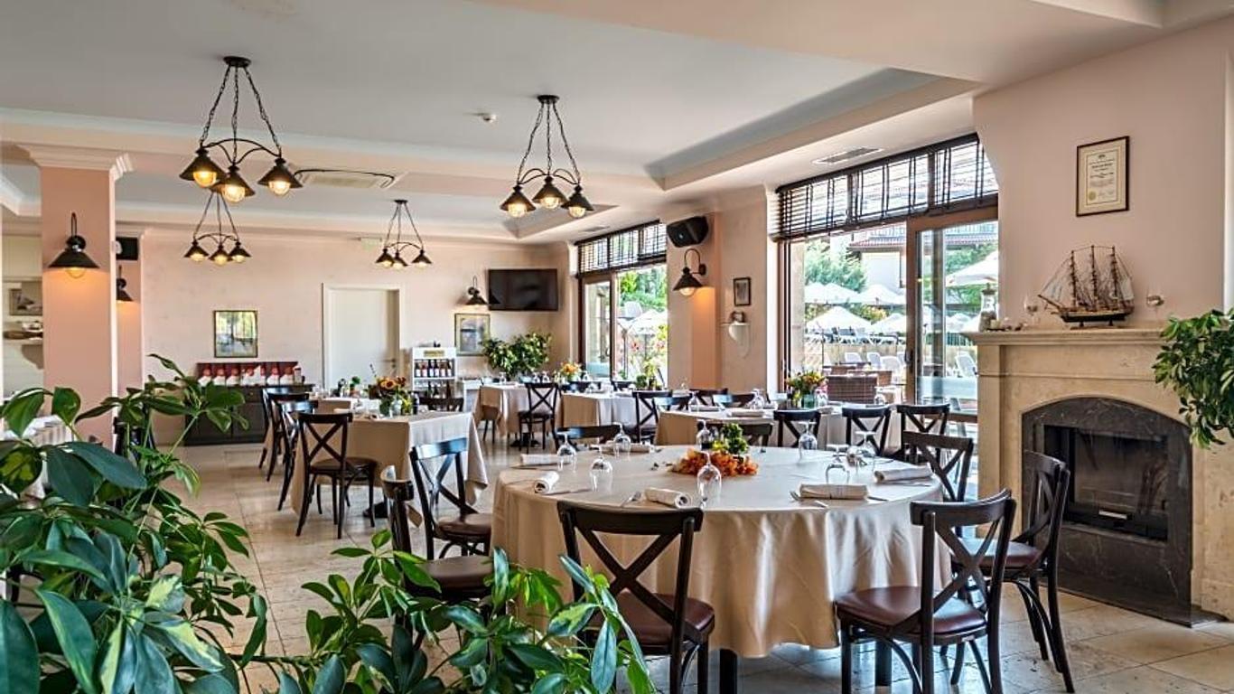 Santa Marina Holiday Village