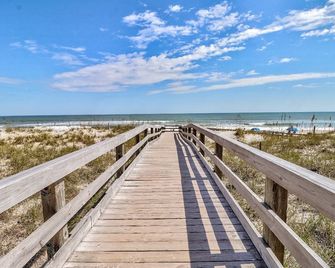 Kraken's Den Oceanview Steps to ocean Pool - Carolina Beach - Beach