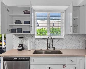 3Bed Modern Home Family Friendly Heated Pool - فورت لاودردال - مطبخ