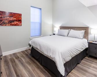 Best location! New cozy 2 BR unit 2 minutes from Big Cottonwood! - Cottonwood Heights - Bedroom