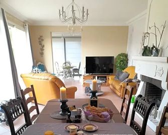 Chez Sally et Mario - Arnage - Essbereich