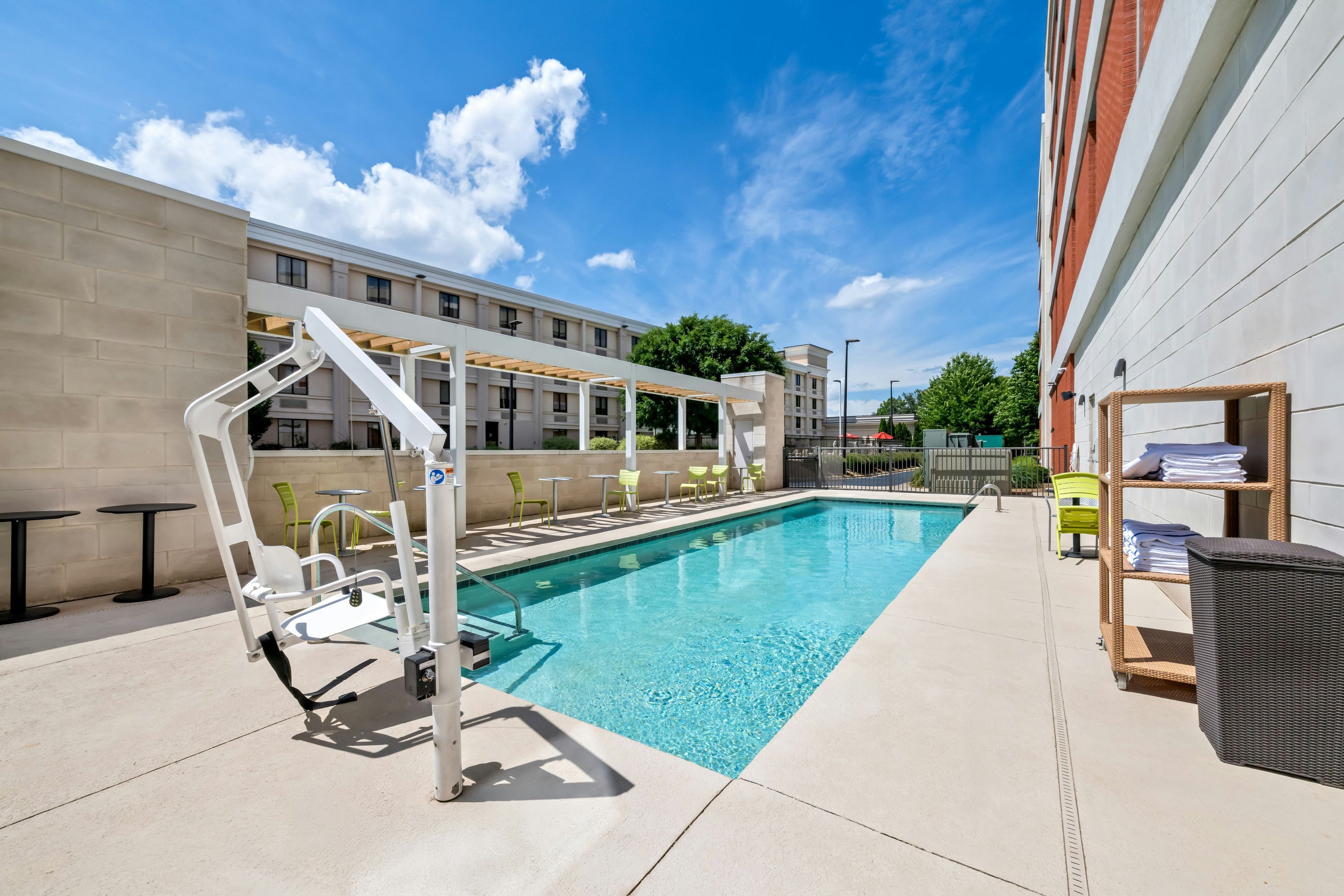 Home2 Suites by Hilton Charlotte Airport - שרלוט - בריכה