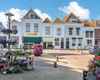 4 Bedroom Cozy Home In Zonnemaire - Zonnemaire - Building